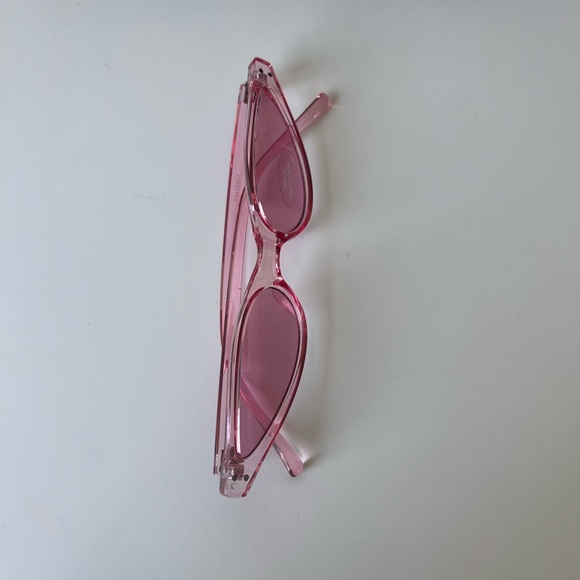 Pink small cat-eyed sunglasses - Picture 2 of 4